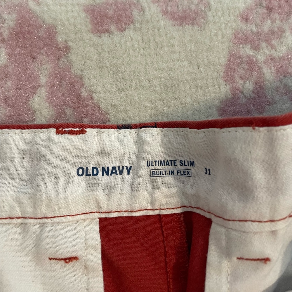 Old Navy Men Red Palm Tree Shorts - Picture 3 of 3